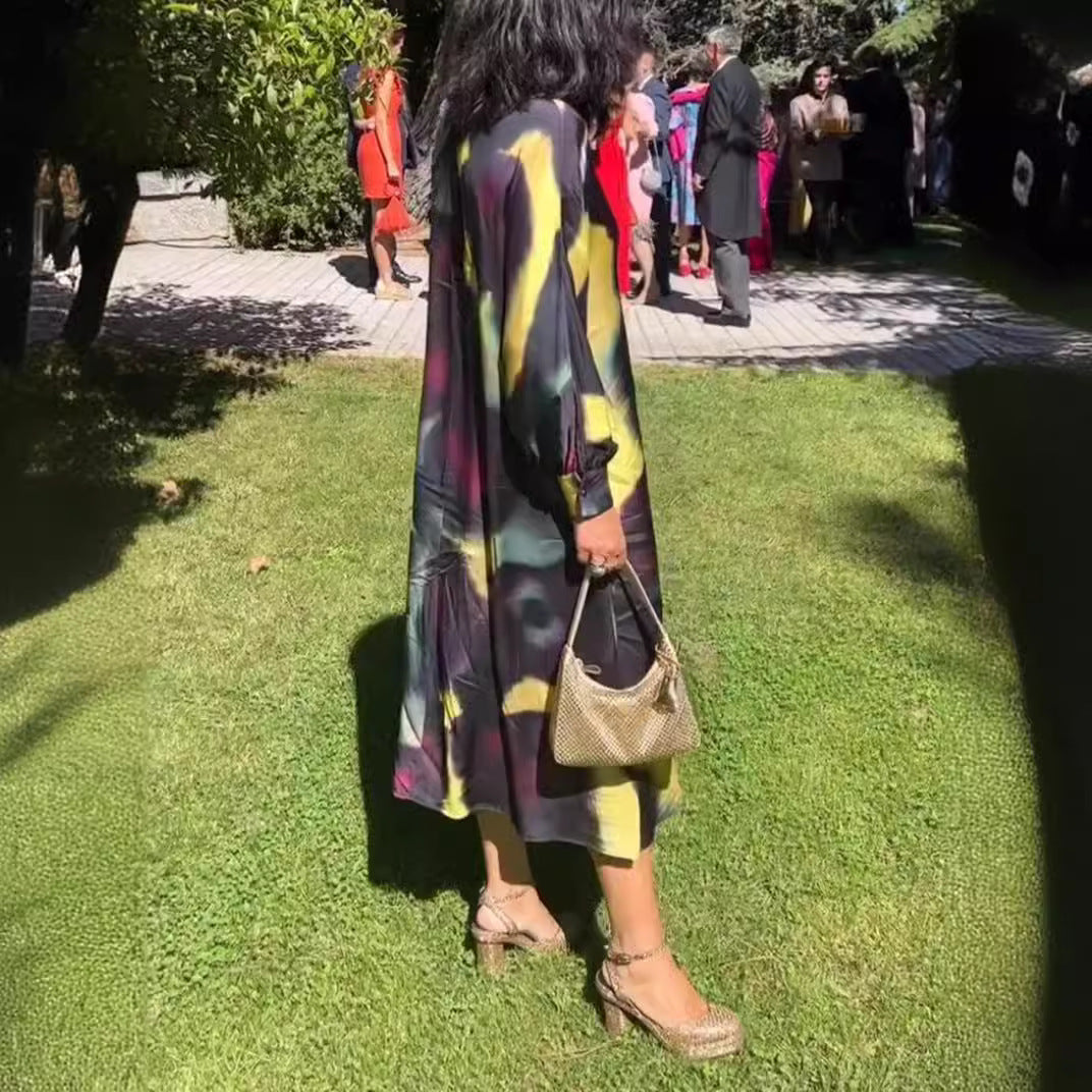 Dame Maxikjole med farverigt batikdesign og elegante pufærmer Stilla
