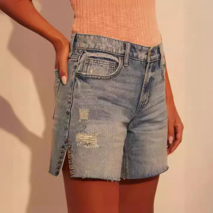 Dame trendy destroyed denim-shorts med nitteudsmykning Skovae