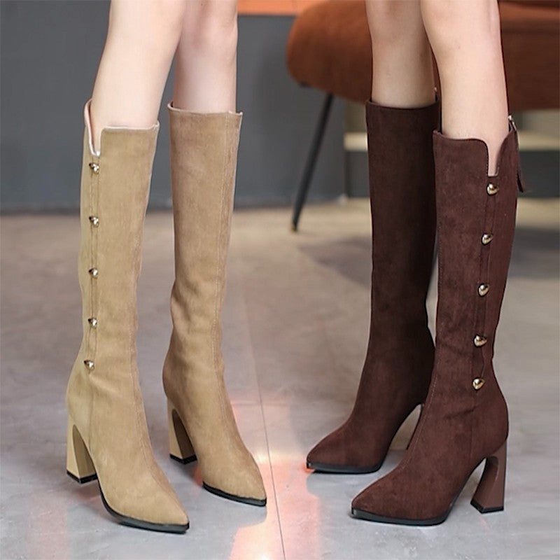 Femme Spidse Hæl Chunky Heel Knælange Støvler med dekorative Knapper Stilla