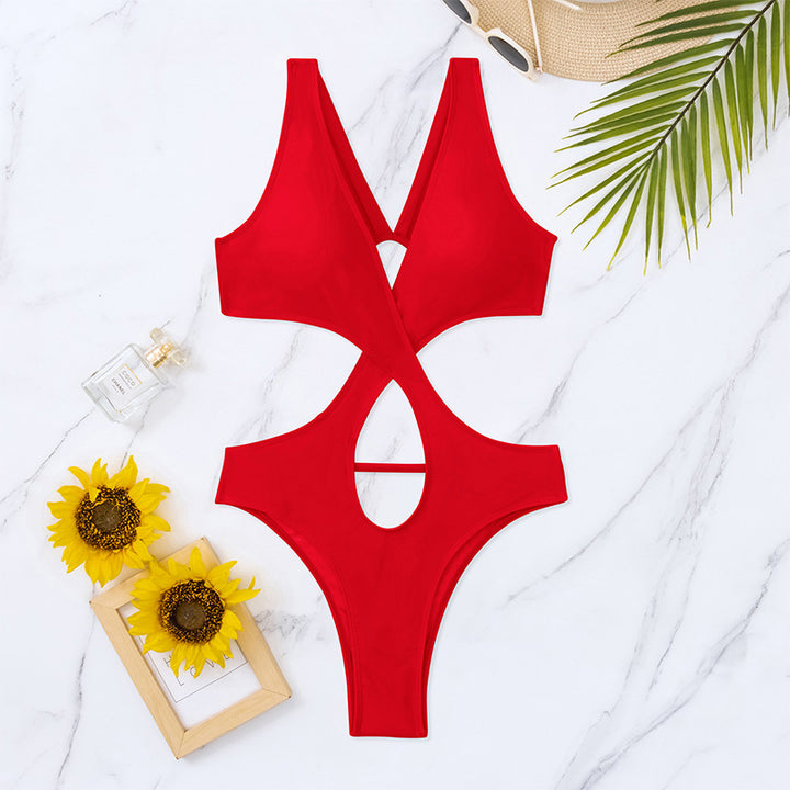 Dame One-piece badedragt med moderne cut-out og krydsdesign Stilla