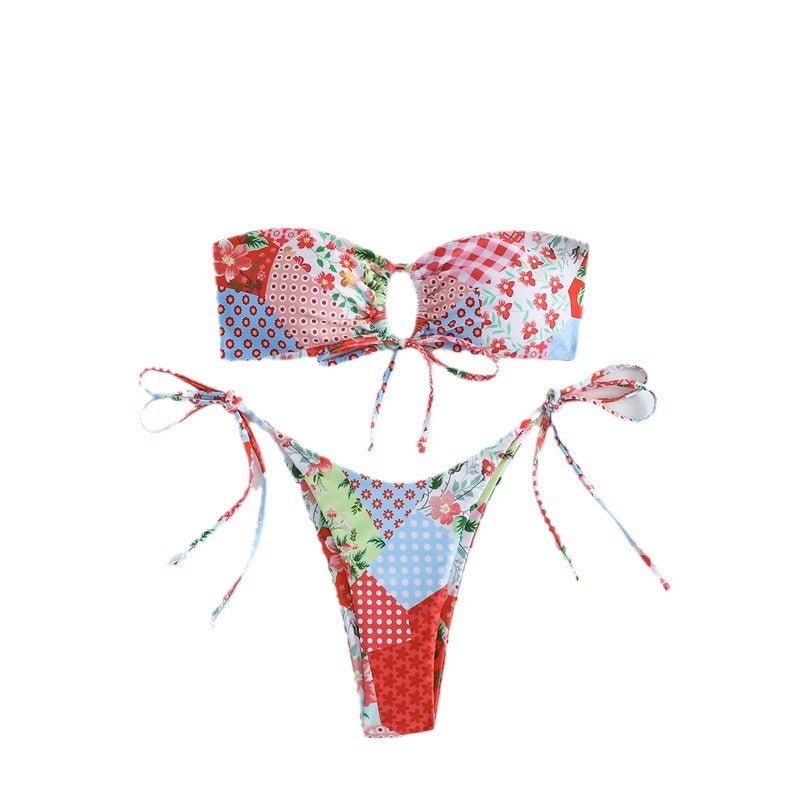 Dame bikini-sæt med legende indpakningstop og blomsterpatchwork-design Stilla