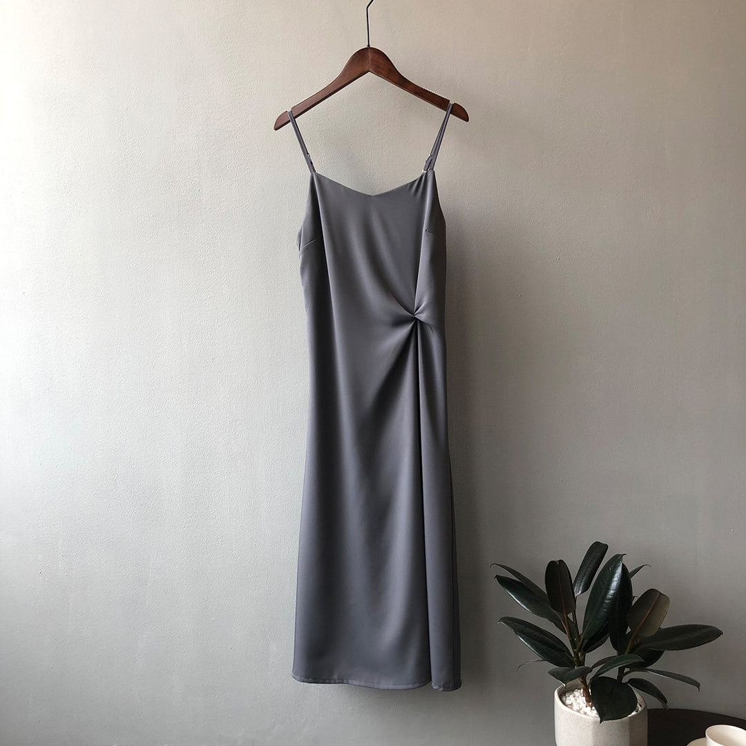 Dame elegant maxikjole med justerbare spaghettistropper og raffineret draperingsdetalje Stilla