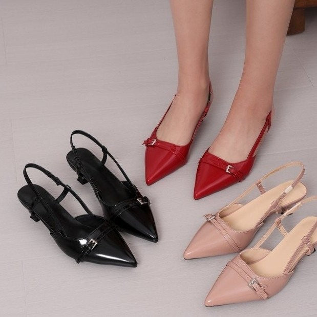 Dame Slingback Pumps med elegant spidset design og dekorativ spændeaccent Stilla