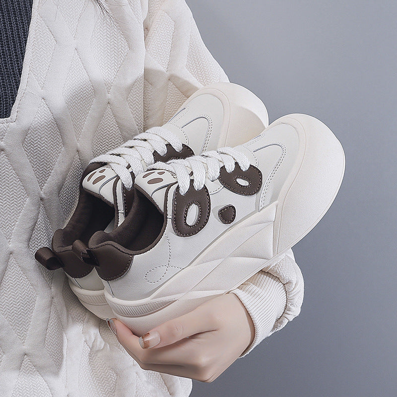 Dame Sneakers i moderne komfort-design med robust såleprofil og åndbar overfladestruktur Stilla