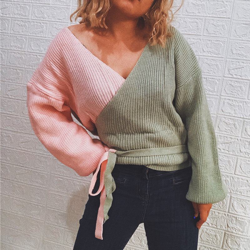 Kvinders strikket sweater med moderne omslagdesign og brede ærmer Stilla