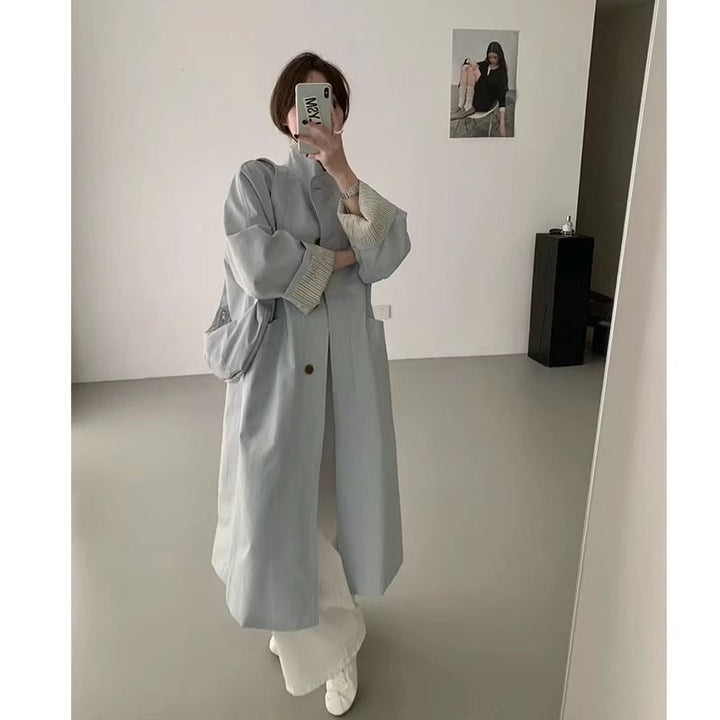 Kvindernes elegante trenchcoat med knapdetaljer og oversized snit Stilla