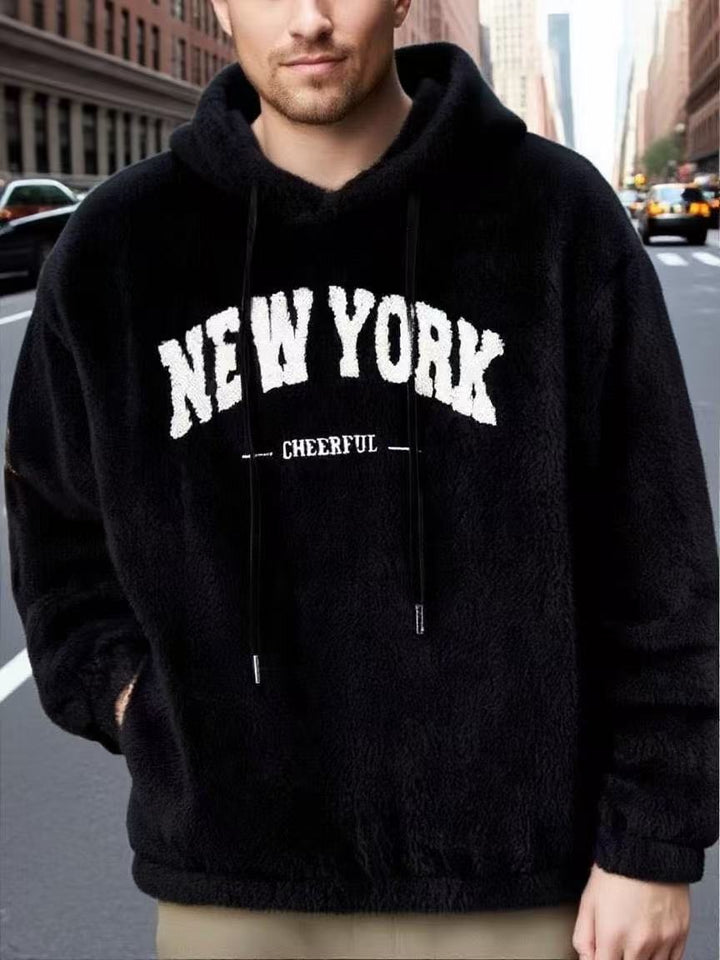 Herrer nan hyggelig fleece-hoodie med relief-logo, snortræk og kængurulomme Skovae