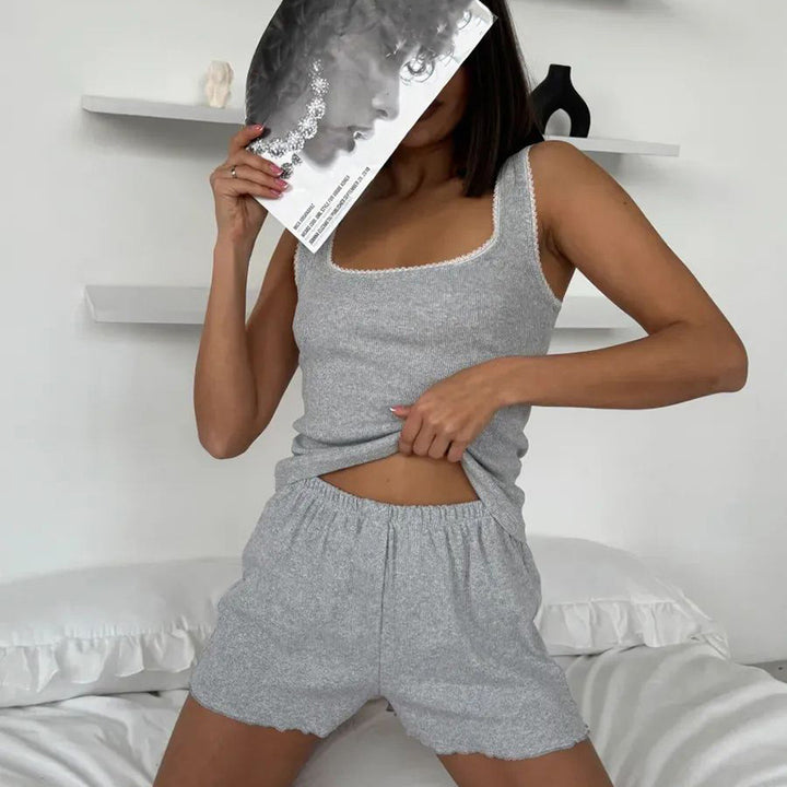 Dame behagelig kort pyjamasæt med fin ribstruktur og elastisk talje Stilla