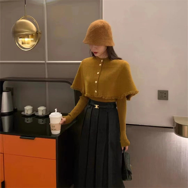 Femme Stilet Button-Up Top med Lagdelt Fjaesebund Stilla
