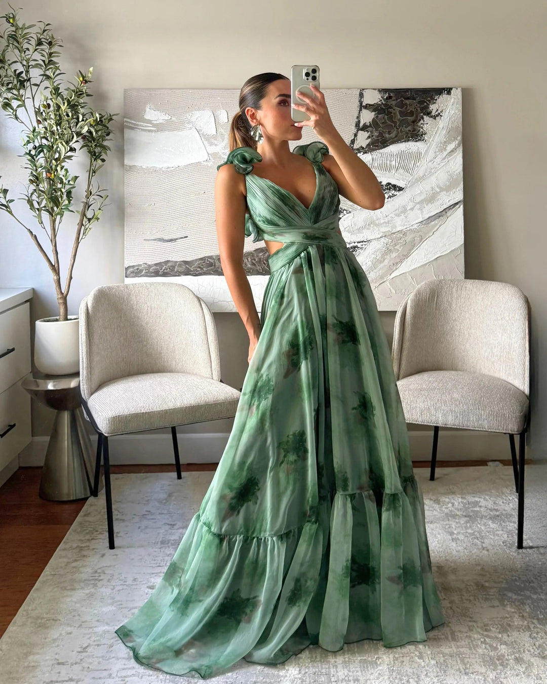 Dame maxi kjoler med luftige flæse-detaljer og extravagant indpakningsdesign