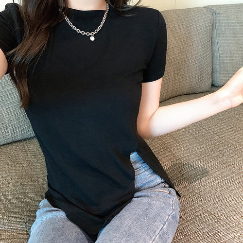 Kvinders elegante T-shirt med sideslids og tætsiddende snit