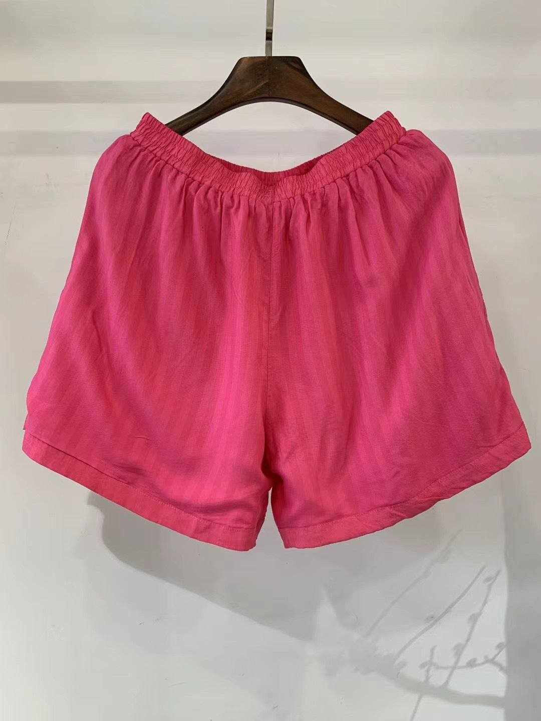 Femme Let Højtaljede Læder Shorts Stilla