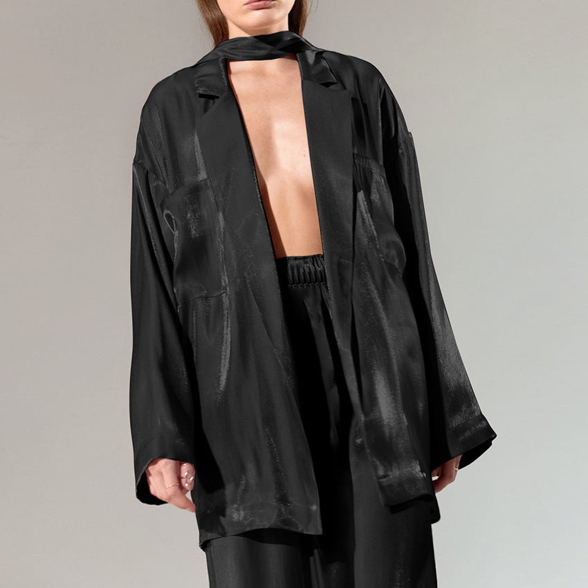 Dame satinjakke med moderne snit og elegant krave Stilla