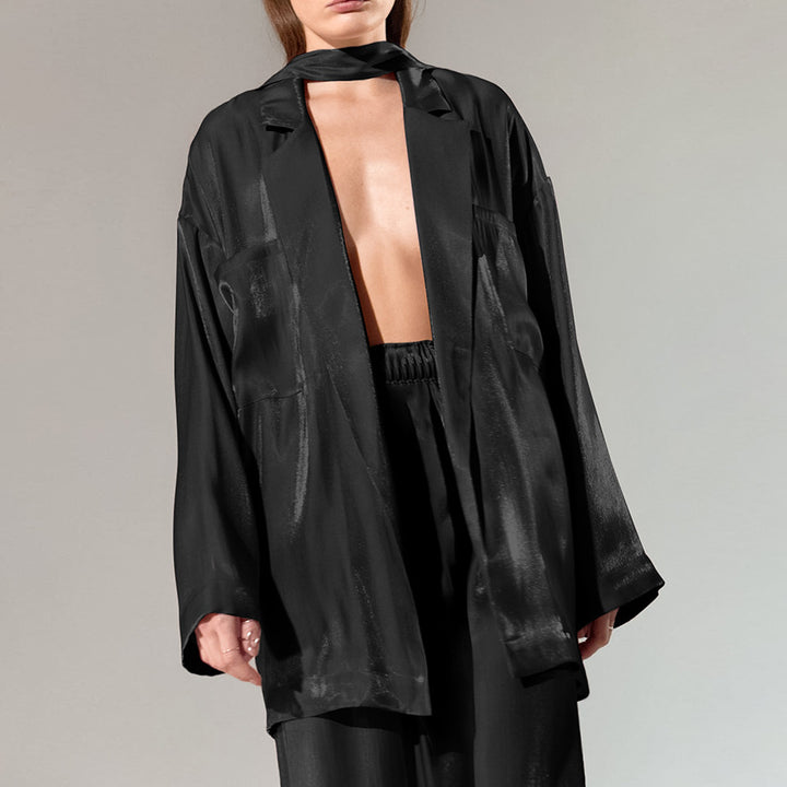 Dame satinjakke med moderne snit og elegant krave Stilla