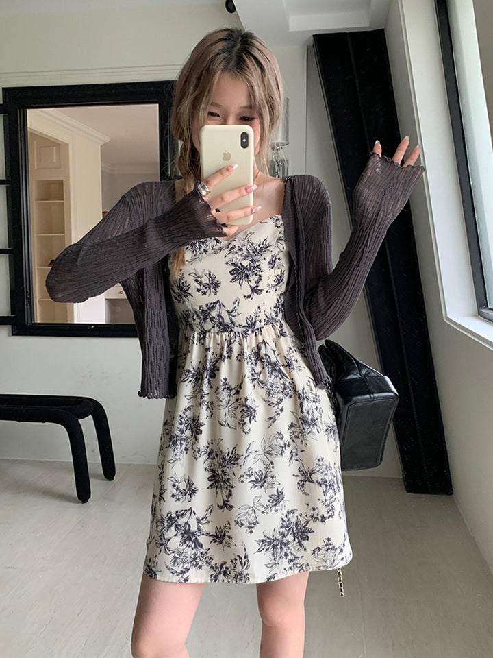 Dame luftig blusekombination med fint blomsterdesign og dekorativ cardigan Stilla