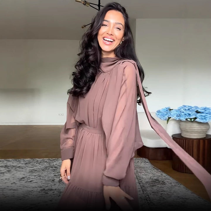 Dame maxikjole med transparente ruffles detaljer og elegant halterneck Stilla