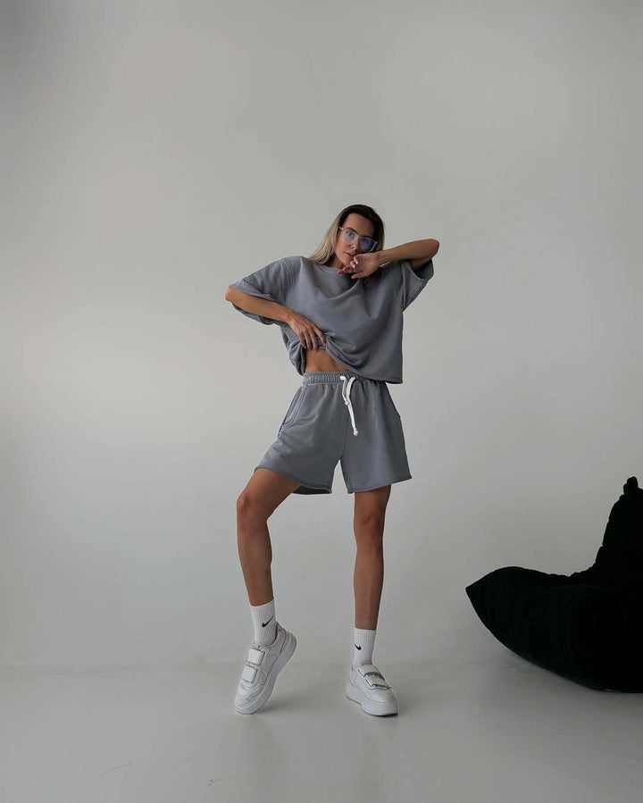 Kvinders afslappede top og shorts sæt med moderne snit og praktiske lommer