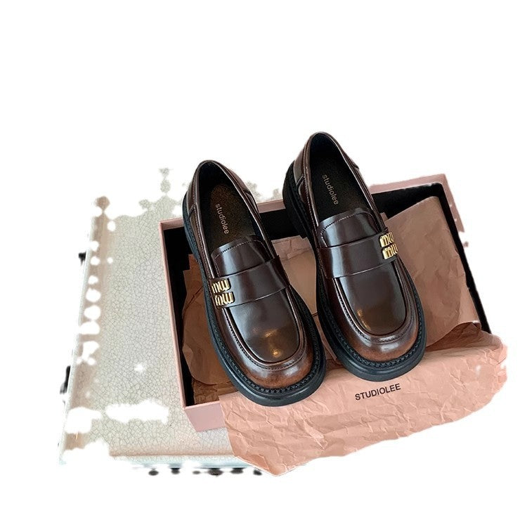 Dame elegante loafers med markant metaldekoration og komfortabel sål Stilla