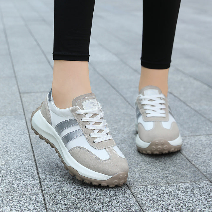 Dame nan retroorienteret city-sneaker med groft sål, polstret komfort fodseng og ruskindsdetalje Skovae