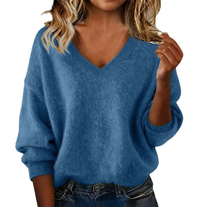 Kvinders V-hals sweater lavet af blødt fluffy materiale og oversized pasform Stilla
