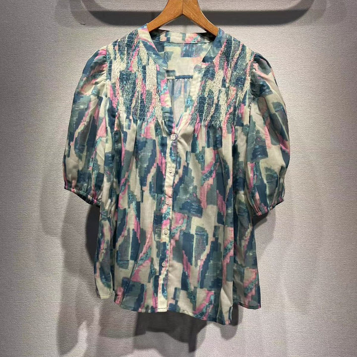 Damebluse med voluminøse puffærmer og raffineret smockdesign Stilla