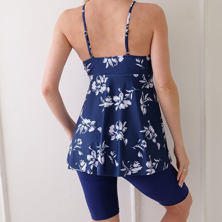 Dame fritids-badeoverdel med blomster top og sport shorts Stilla