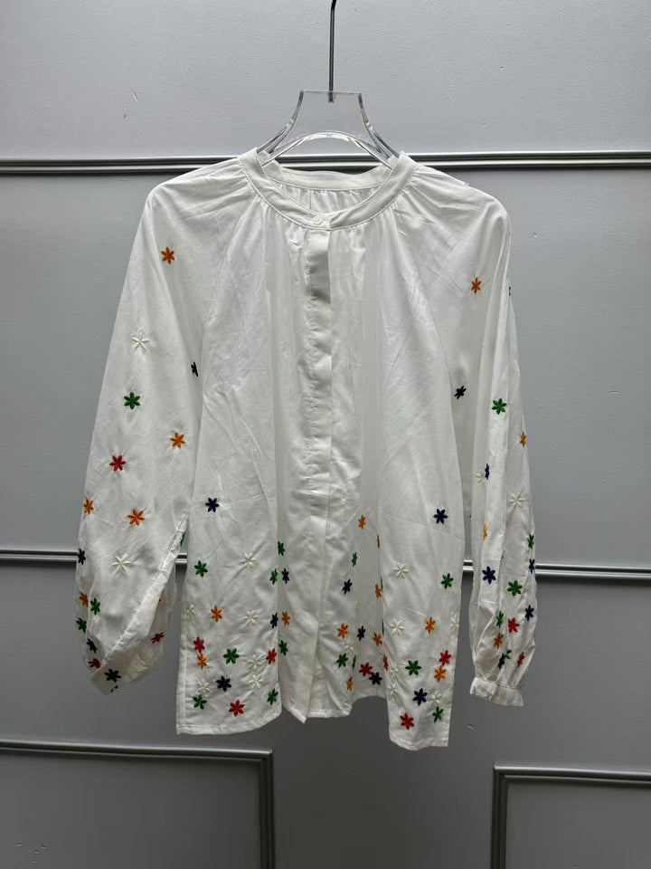 Damebluse med blomstermotiv og rynket ærme Stilla