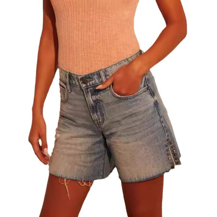 Dame trendy destroyed denim-shorts med nitteudsmykning Skovae