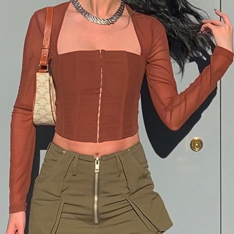 Dame Cropped Top med gennemsigtige ærmer og struktureret snit Skovae