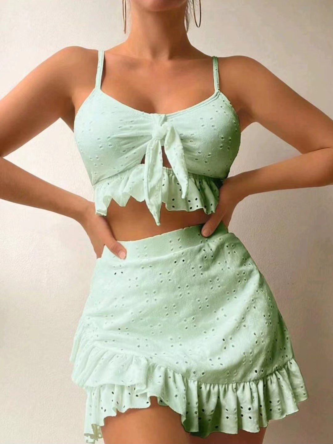 Dame Eyelet Crop Top og Rüsche Nederdel Sæt Stilla