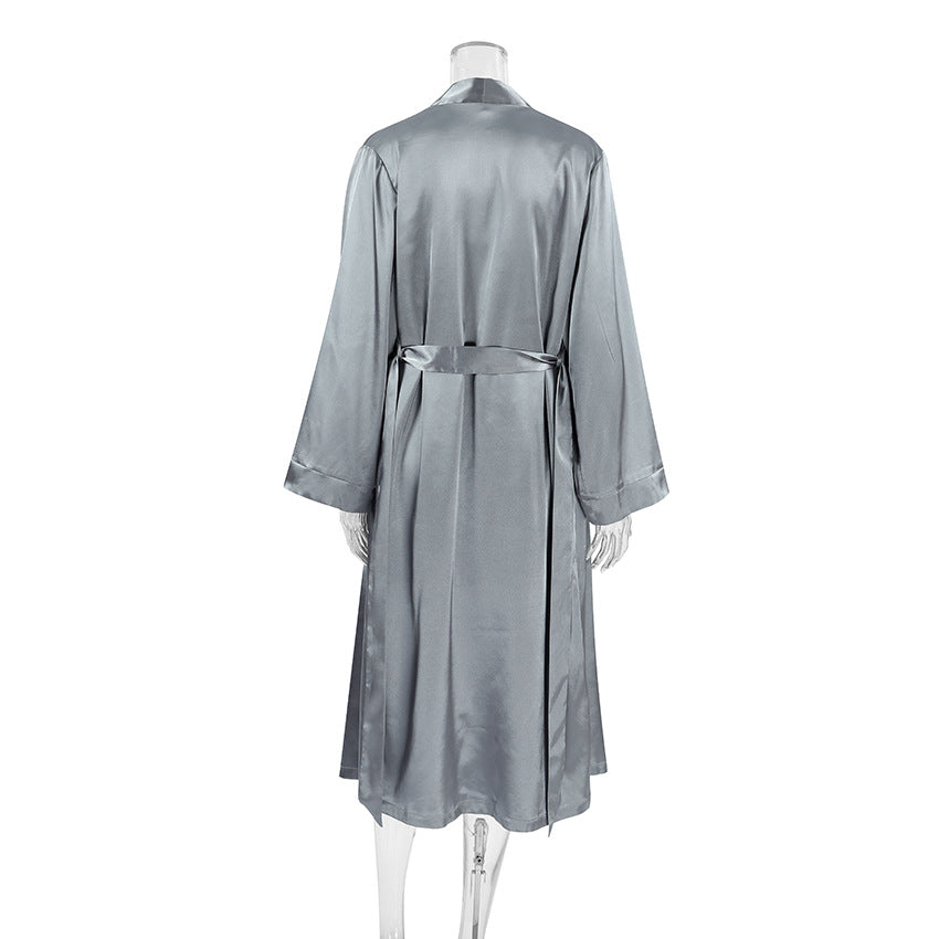 Dame luksuriøs satin morgenkåbe med elegante detaljer Stilla