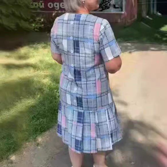 Dame fritidskjole med legende ternmønster og flæse detaljer Skovae