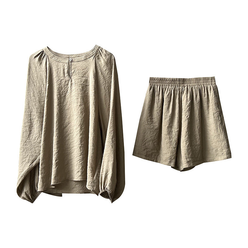Dame sæt bestående af afslappet, luftig overdel og shorts med elastisk talje Stilla
