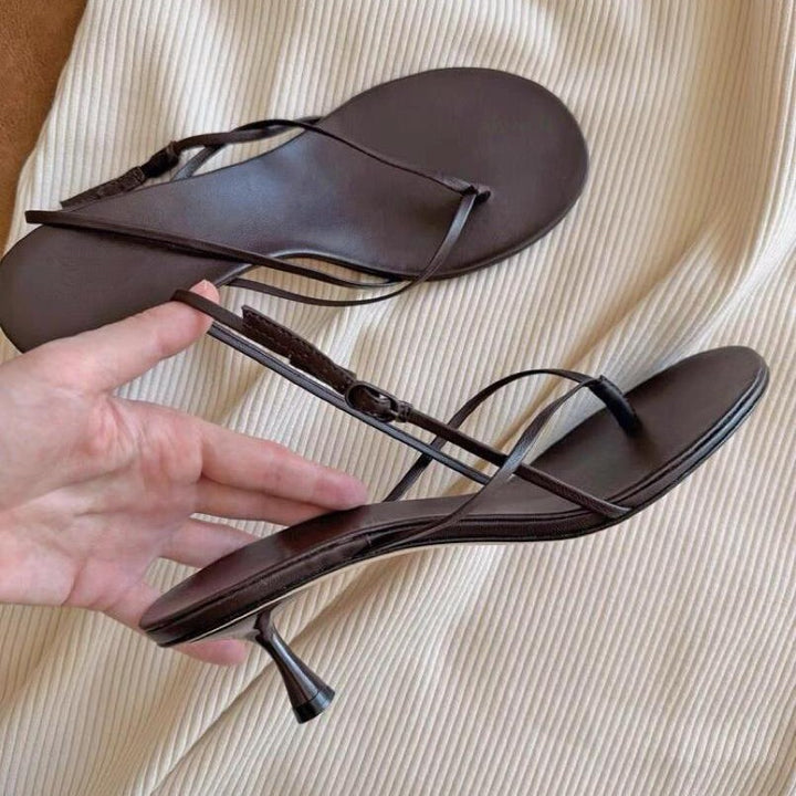Femme Minimalist Sandaler med justerbare remme Stilla