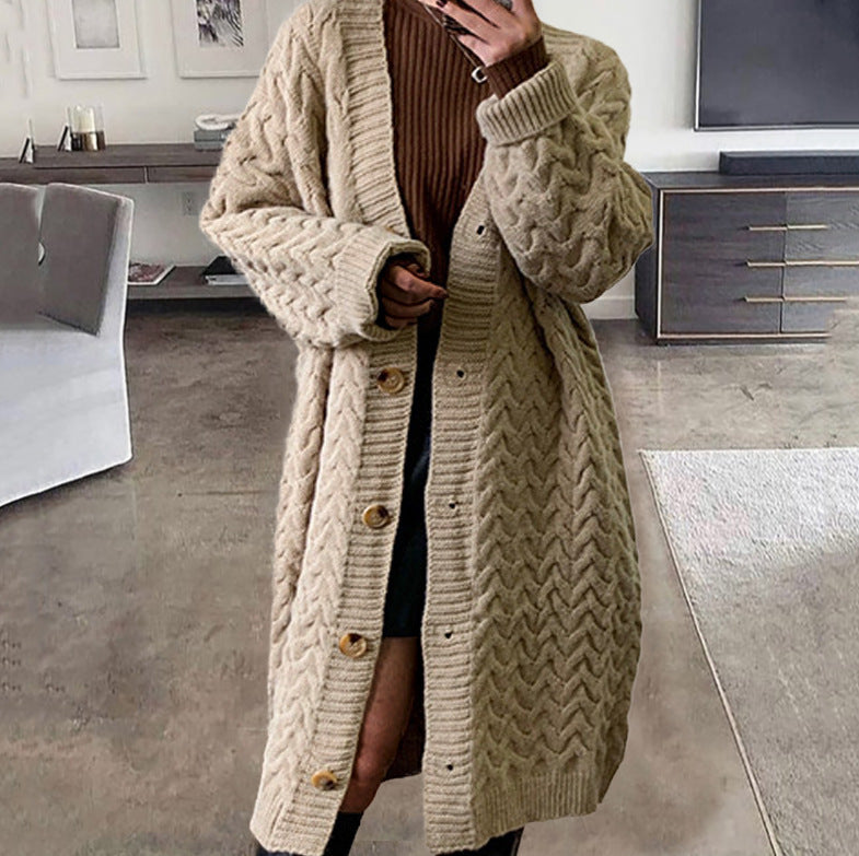 Kvindernes strik cardigan med voluminøst kabeldesign og praktiske knaplukninger Stilla