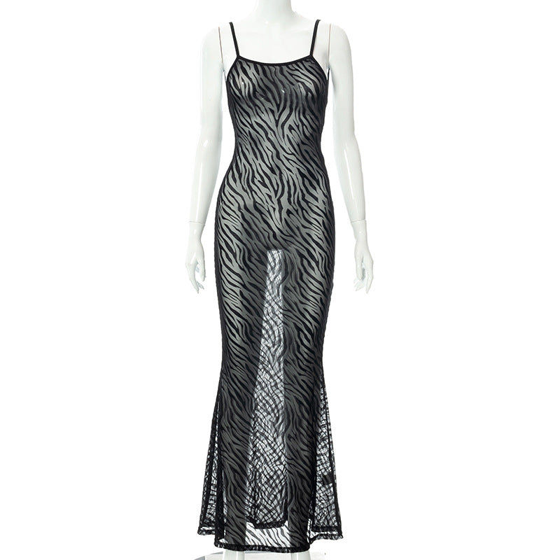 Femme justerbare spaghetti-strop-maxikjole med transparent zebra-print Stilla