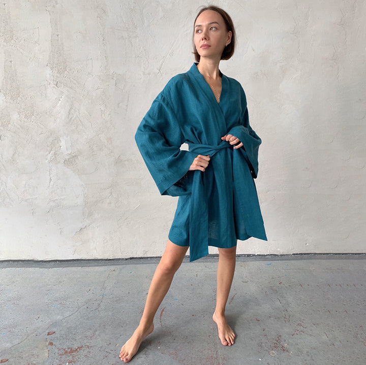 Dame kimono-inspireret morgenkåbe med elegant taljebælte Stilla