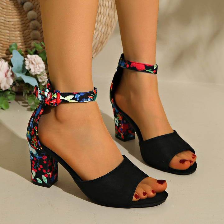 Dame sandaler med blomsterdesign og justerbar rem Stilla