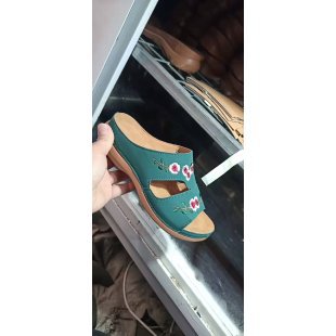 Dame Clogs med floralt broderi design og komfortabelt fodseng Stilla