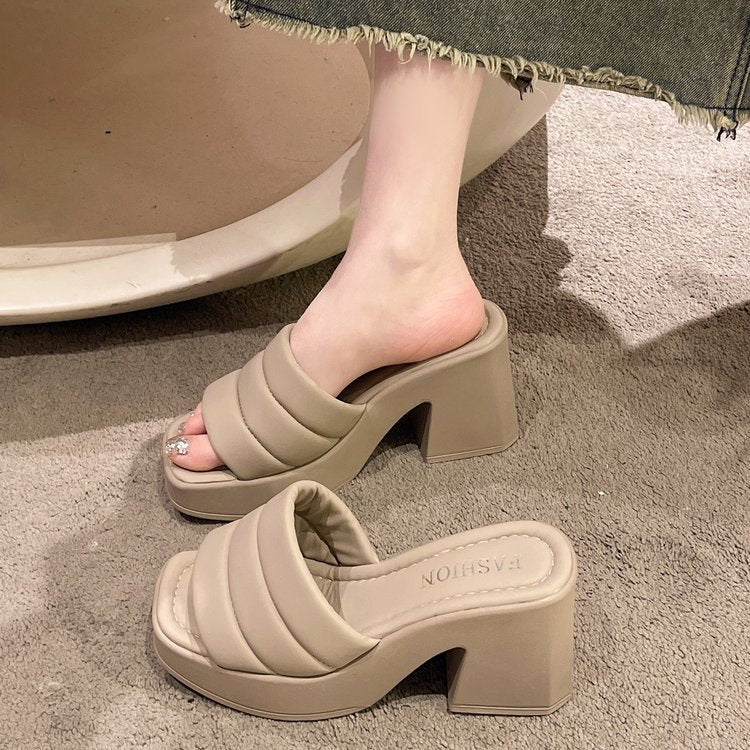 Dame platform sandaler med bred remdesign og moderigtig blokhæl Stilla