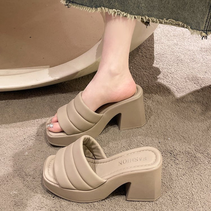 Dame platform sandaler med bred remdesign og moderigtig blokhæl Stilla