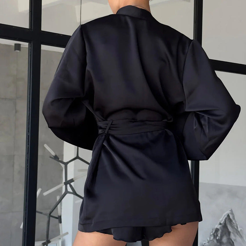 Dame elegant satin-kimono-sæt med matchende bikini og shorts Stilla