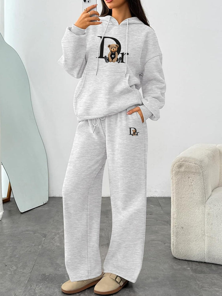 Kvinders afslappede hoodie sæt med et charmerende bjørnemotiv og behagelig pasform Skovae