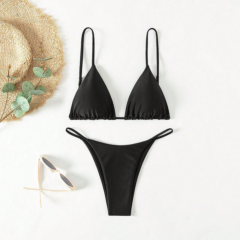 Dame trendy bikini med trekantet top og minimalistisk underdel Skovae