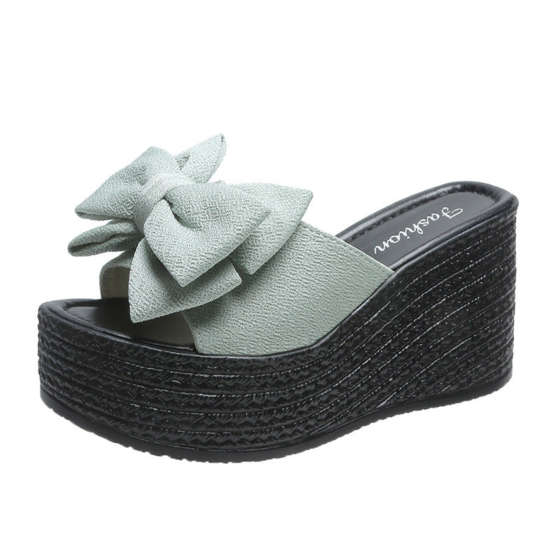 Dame Wedge-sandaletter med moderne bueapplikation Stilla