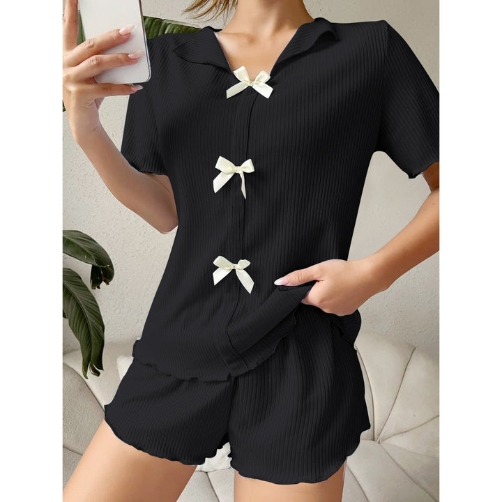 Dame Pyjama-sæt med elegant krave og sarte sløjfer Stilla