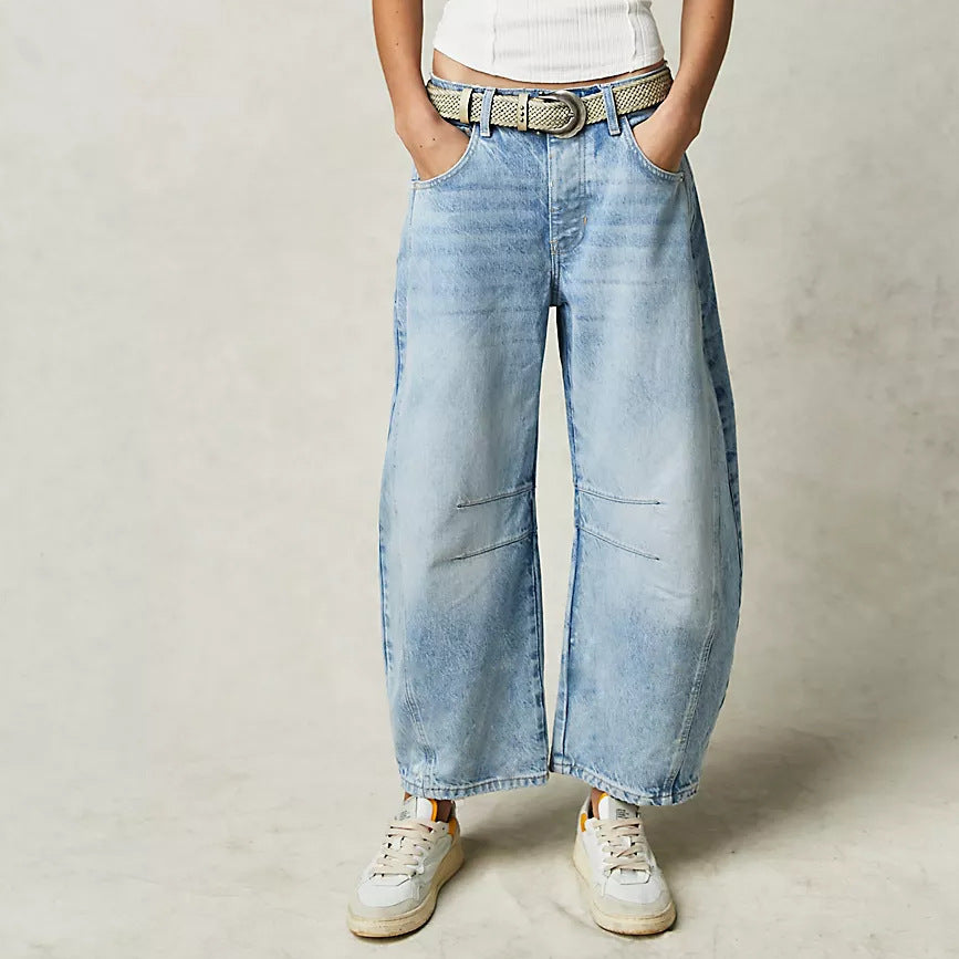 Dame Bredskåret Jeansbukser med modisk Brugt-Look og særlige Detaljer Stilla