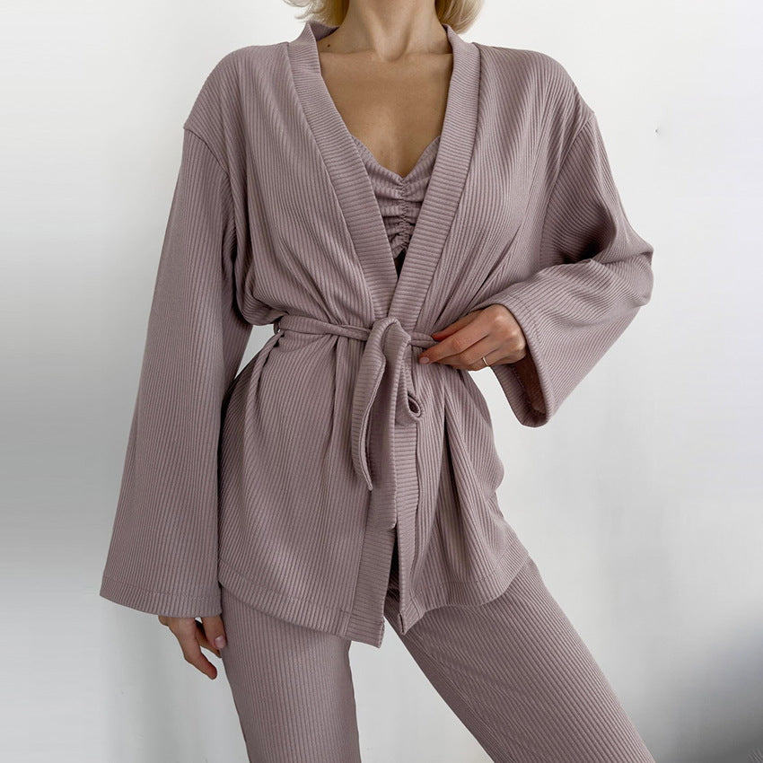 Dame Lounge-sæt med ærmeløs bluse og taljerbar kimono Stilla
