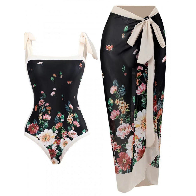 Dame Én-delt Badedragt med stilfuld Wrap Skirt og moderigtigt mønster Skovae