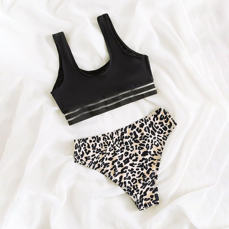 Dame Bikini sæt med trendy dyreprint og sporty crop top Skovae